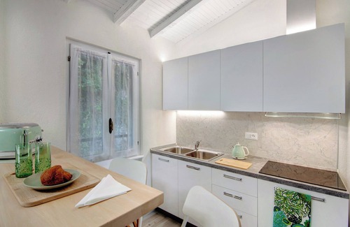 San Mamete Apartment | Apartment "Casa Emmegi" with Lake View, Private Terrace & Wi-Fi