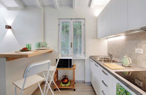 San Mamete Apartment | Apartment "Casa Emmegi" with Lake View, Private Terrace & Wi-Fi