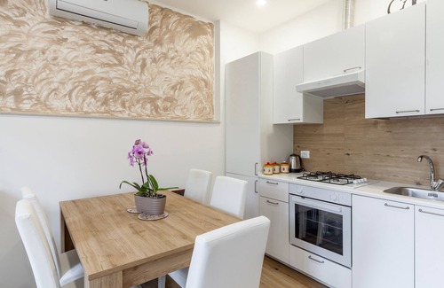 Podenzana Apartment | Apartment 'Casa Eros' with Private Terrace, Wi-Fi and Air Conditioning