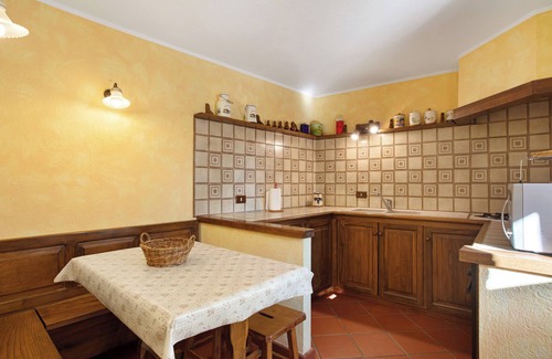 Oveillan Apartment | Apartment 'Casa Mauro Con Vista Su Aosta' with Mountain View