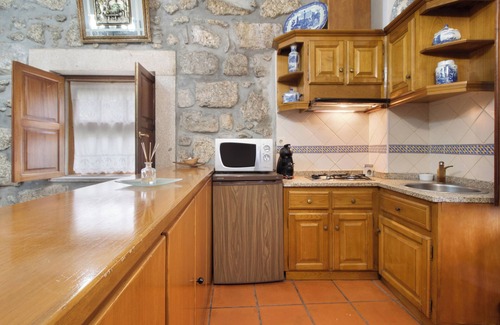 Canicada Apartment | Apartment 'Casa Do Serrador' with Mountain View, Wi-Fi and Air Conditioning