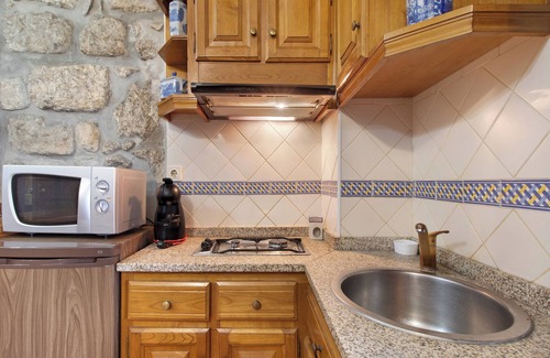 Canicada Apartment | Apartment 'Casa Do Serrador' with Mountain View, Wi-Fi and Air Conditioning