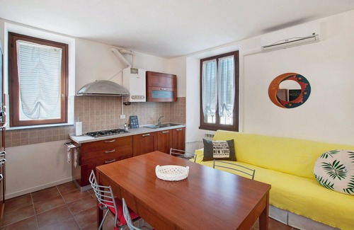 Novate Mezzola Apartment | Apartment "Casa Sole" with Lake View, Balcony & Wi-Fi