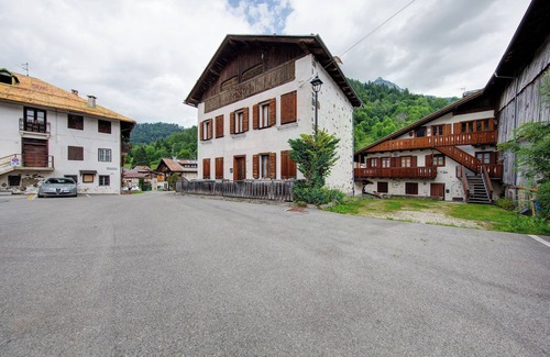 Vodo Cadore Apartment | Apartment 'Casa San Giovanni 2 A Vinigo' with Mountain View, Balcony and Wi-Fi
