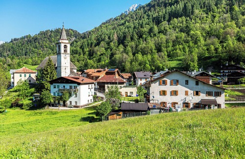 Vodo Cadore Apartment | Apartment 'Casa San Giovanni 2 A Vinigo' with Mountain View, Balcony and Wi-Fi