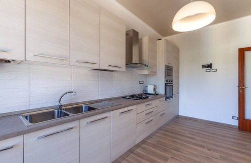 Avenza Apartment | Apartment 'Casa Serena' with Mountain View & A/C