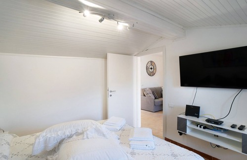 Strada Nazionale Sud Apartment | Apartment 'Casa Tra Gli Ulivi' with Mountain View, Wi-Fi and Air Conditioning