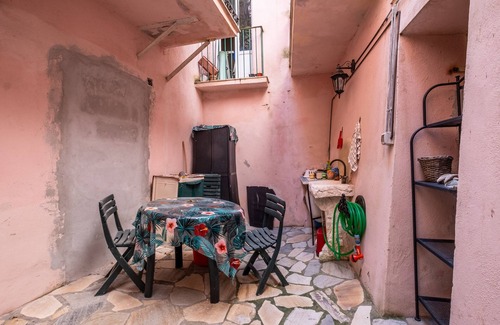 Orbetello Apartment | Apartment 'Casa Vacanze Santa Clara' with Shared Terrace, Wi-Fi and Air Conditioning