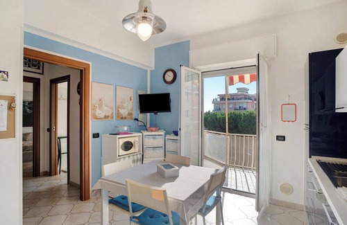 Albenga Apartment | Apartment Casa Vacanze Leslie with Balcony
