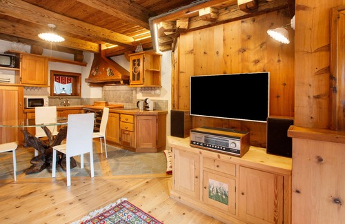 Valdisotto Apartment | Apartment 'Chalet Del Cuore' with Mountain View, Private Garden and Wi-Fi