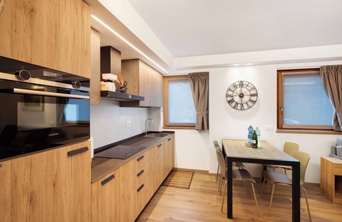 Isolaccia Apartment | Apartment 'Chalet Emma Isolaccia' with Mountain View, Private Terrace and Wi-Fi