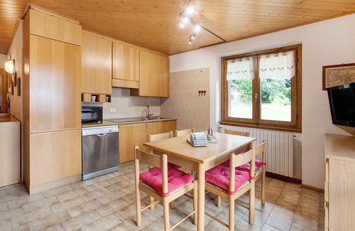 Bormio Ski Chalet | Apartment 'Chalet Holly' with Mountain View, Shared Garden and Wi-Fi