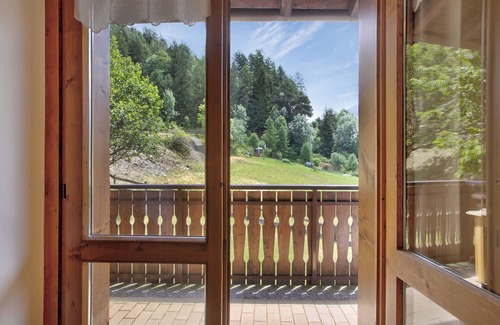 Bormio Ski Chalet | Apartment 'Chalet Holly' with Mountain View, Shared Garden and Wi-Fi