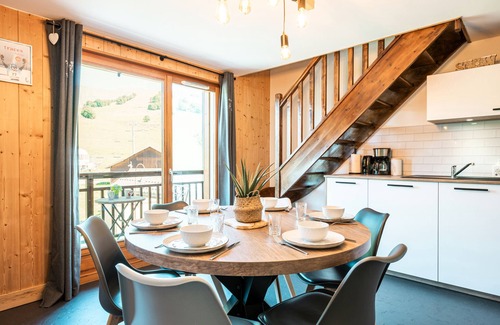 Albiez-Montrond Apartment | Apartment 'Charmant Duplex Au Pied Des Pistes' with Mountain View, Balcony and Wi-Fi
