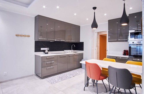 Quartier Exposition-Bajatiere Apartment | Apartment "Chez Flo 39" with Balcony & Wi-Fi