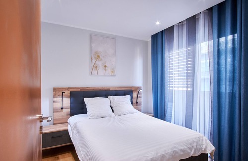 Quartier Exposition-Bajatiere Apartment | Apartment "Chez Flo 39" with Balcony & Wi-Fi