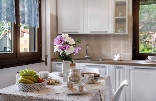 Fabbrica Apartment | Apartment 'Chez Sabrina' with Mountain View and Private Terrace