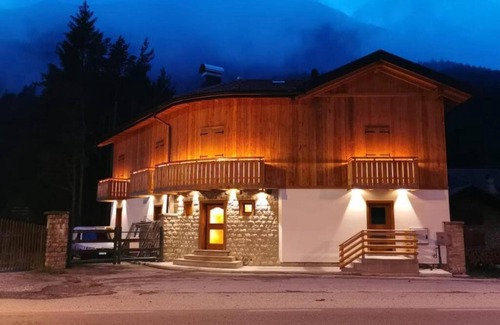 Auronzo di Cadore Apartment | Apartment 'Ciariè' with Mountain View and Shared Garden