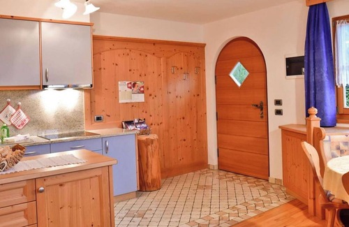 La Valle Apartment | Apartment "Ciasa Mirio Pütia" with Mountain View, Wi-Fi & Garden