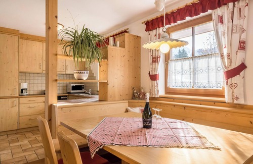 Mareo Apartment | Apartment "Ciasa Tlara Alma" Near the Ski Lift with Mountain View & Garden