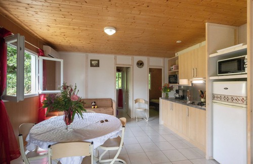 Gravieres House | Apartment 'Cindy - Mas Lachamp' with Mountain View, Shared Pool and Air Conditioning