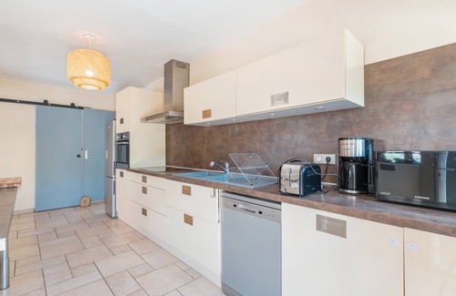 Vinon-sur-Verdon Apartment | Apartment 'Coeur De Lavande' with Private Pool, Private Terrace and Wi-Fi