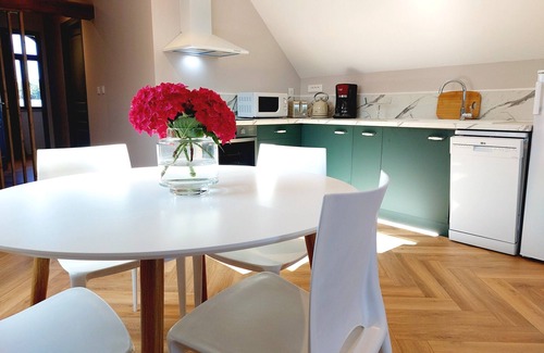 Belmesnil Apartment | Apartment-Comfort-Ensuite with Bath-Countryside view