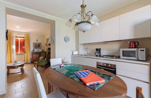 Albisano Apartment | Apartment 'Corbei' with Lake View, Shared Terrace and Wi-Fi