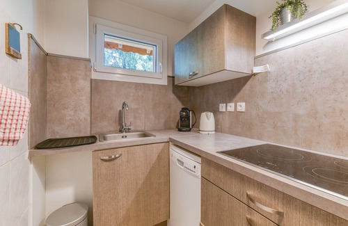 Jeux Apartment | Apartment 'Crocus 6' with Balcony and Wi-Fi