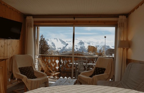 Jeux Apartment | Apartment 'Crocus 6' with Balcony and Wi-Fi