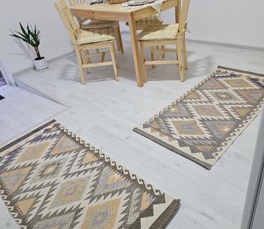 Arad Apartment | Apartment cu bun gust, parcare publica fără plata, Self Non Stop check in, zona linistita