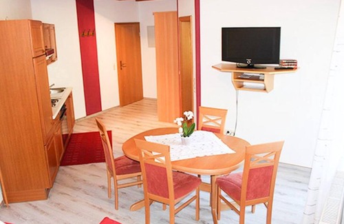 Lonsee Apartment | Apartment 'D' with Shared Garden, Balcony and Wi-Fi