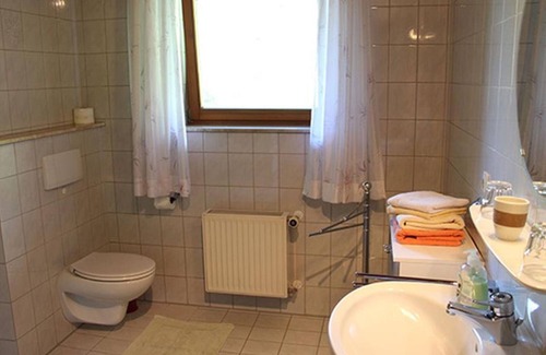 Lonsee Apartment | Apartment 'D' with Shared Garden, Balcony and Wi-Fi