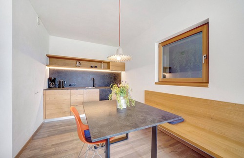 Schenna Apartment | Apartment 'Dahoam - Gardensuite R' with Mountain View, Shared Pool and Wi-Fi