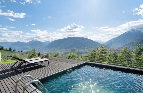 Schenna Apartment | Apartment 'Dahoam - Gardensuite R' with Mountain View, Shared Pool and Wi-Fi