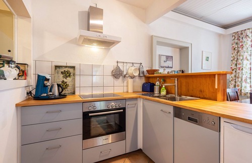 Ballrechten-Dottingen Apartment | Apartment 'Alter Bahnhof' with Private Terrace, Private Garden and Wi-Fi