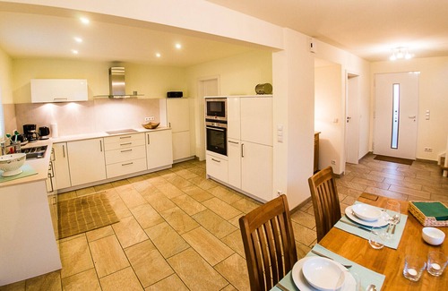 Neustraburg House | Apartment at the old forester's lodge