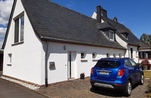 Neustraburg House | Apartment at the old forester's lodge