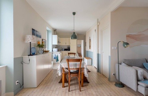 Locquirec Apartment | Apartment 'De Charme' with Sea View