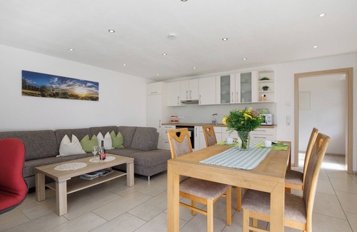 Ebersbach an der Fils Apartment | Apartment 'Kiesel' with Private Terrace and Wi-Fi