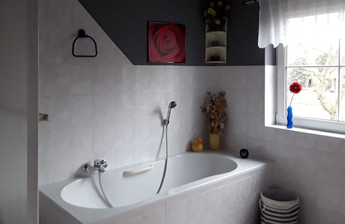 Gelbensande Apartment | Apartment with high-quality furnishing on two levels close to the beach