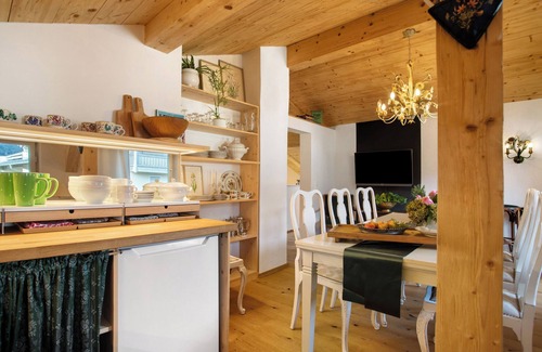 Unterschonau Apartment | Apartment 'Haus Alpenveilchen - Appartement 4' with Mountain View, Balcony and Wi-Fi