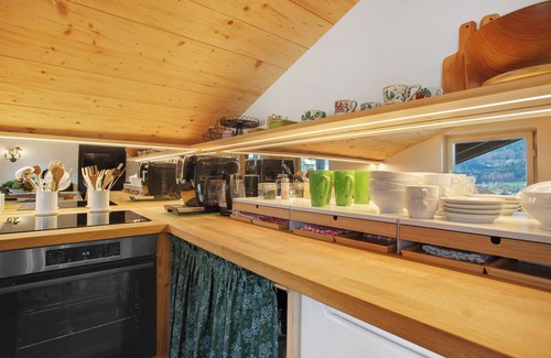 Unterschonau Apartment | Apartment 'Haus Alpenveilchen - Appartement 4' with Mountain View, Balcony and Wi-Fi