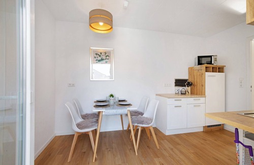 Voehringen Apartment | Apartment 'Deluxe' with Balcony and Wi-Fi