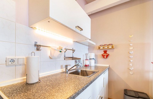Cecilienkoog Apartment | Apartment "Denkerhof Rosenquarz" with Shared Garden & Wi-Fi
