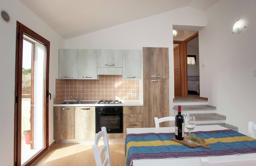 Luddui Apartment | Apartment "Diana 1" Near the Beach with Sea View, Garden, Balcony & Terrace