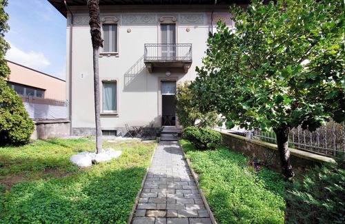 Lecco Apartment | Apartment 'Dimora Lierna' with Private Garden, Wi-Fi and Air Conditioning