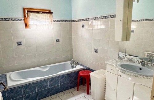 Le Moulleau Apartment | APARTMENT DIRECTLY ONTO SUNNY PRIVATE GARDEN. 15 MN WALK FROM THE BEACH