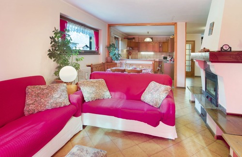 Tovo di Sant'Agata Apartment | Apartment 'Dolce Letizia' with Mountain View, Private Garden & Wi-Fi