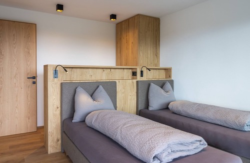 Avelengo Apartment | Apartment "Edelweiss Beim Lackl" with Mountain View & Wi-Fi